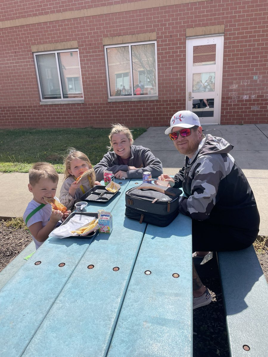 Mrs. Bonners class wrapped up “Week of The Young Child” with a Family Themed Friday! Families joined their BullDOGS for lunch and enjoyed the beautiful weather! 🙌🏻🐾 #TeamUCPS @AGHoulihan @Renee_McKinnon1 @UCPSNC