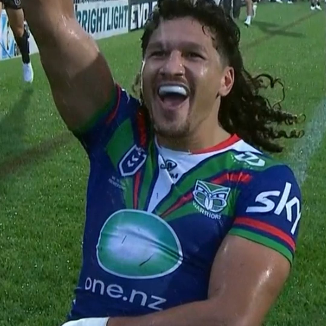 BadlyDrawnRL's tweet photo. Slip &amp; Slide!

#NRLWarriorsSeaEagles 
#NRL
#DWZ https://t.co/QloMZXxHVI