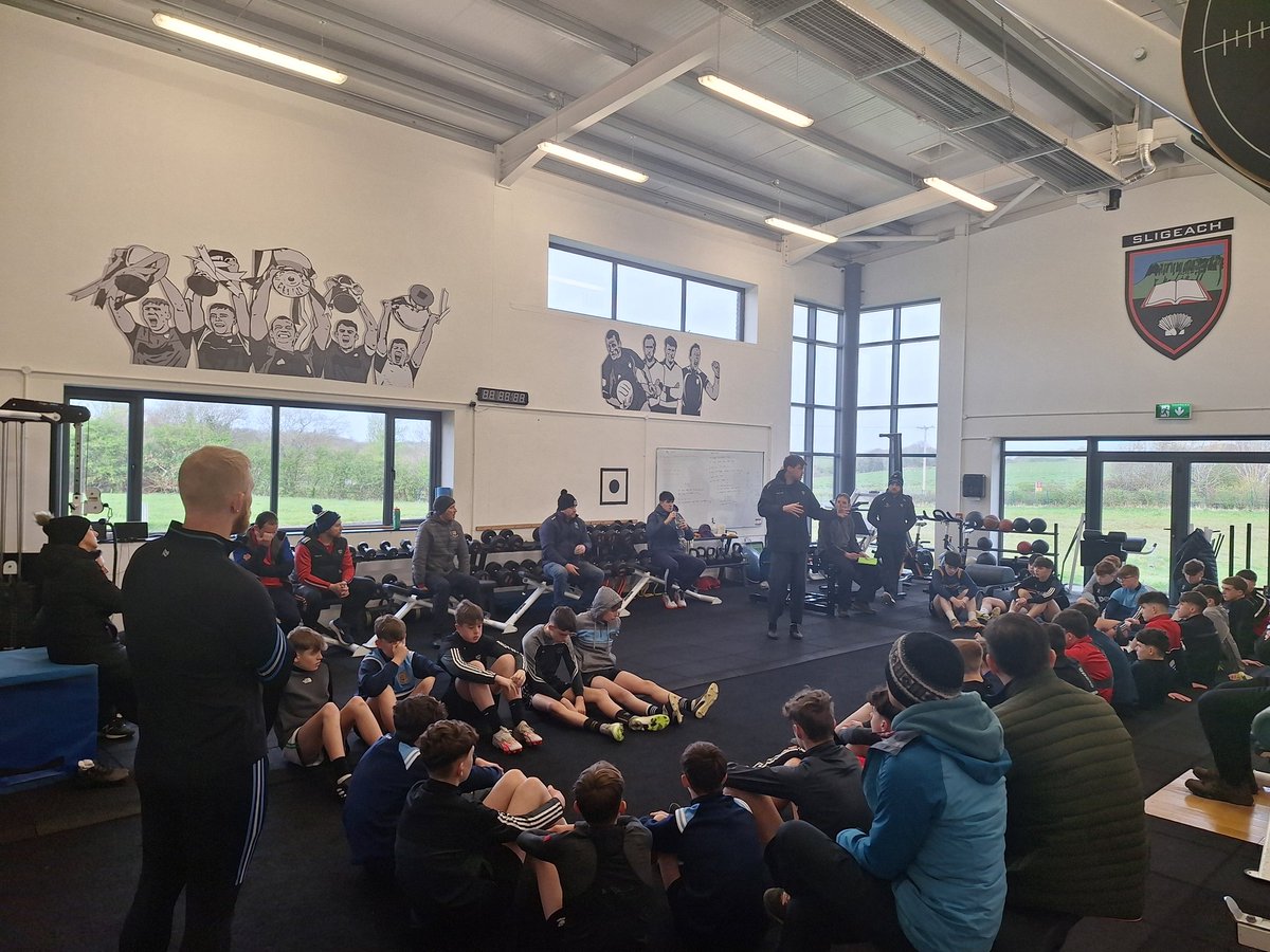 Super workshop this morning in @sligogaa centre with sean boyle and sean taylor. Thanks to all coaches who attended. Working on athletic development pre, in training and post training. Superb learning 🏁👍🏁👍🏐