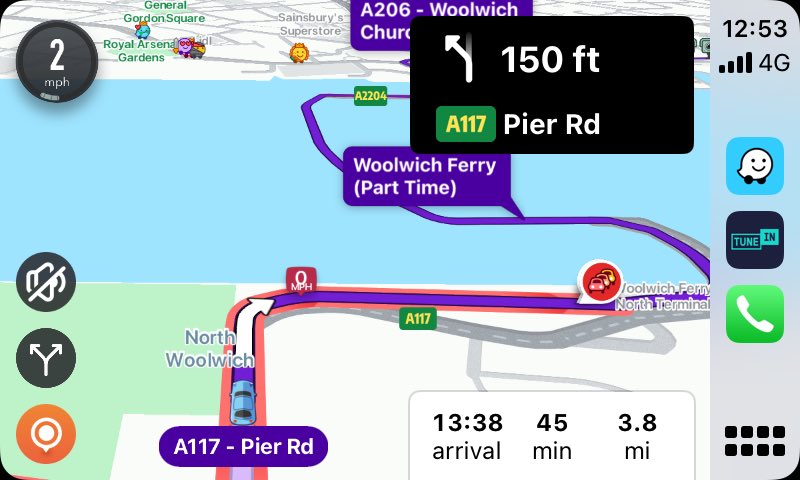 Woolwich Ferry is busy today, marshals here telling everyone there’s a 1 hour wait from the foot tunnel entrance 😬 Ice cream van is doing a roaring trade though