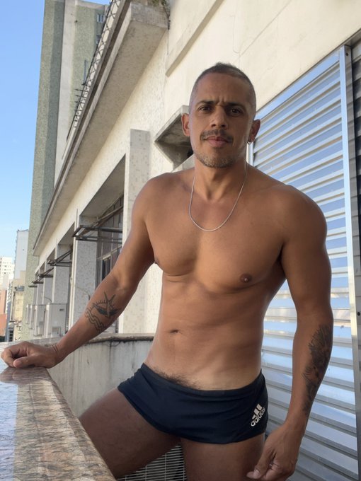Watch Johnny Louis's leaked NSFW photo on TwXstars