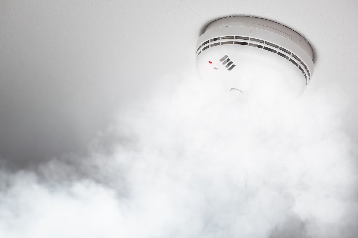 3 essential smoke alarm tips: 1️⃣ Make sure you have smoke alarms on every floor of your home, including in each bedroom 2️⃣ Do not put a smoke alarm in a kitchen or bathroom 3️⃣ Don’t ever paint over a smoke alarm #SmokeAlarmTips #SmokeAlarms