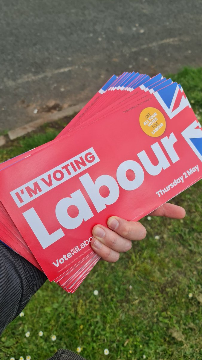 Doing our bit for Norton, Stourbridge. #Labour #GTTONow @CllrTromans @Jason07Griffin @catecclesstour 🌹