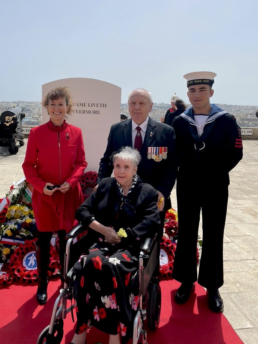 Always very special to attend the commemoration ceremony of the award of the George Cross to the people of Malta for exceptional bravery in WW2. So many visitors from #UK connected here #LestWeForget 🌺 ⁦@UKinMalta⁩ ⁦@PoppyLegion⁩ @MarioWirtartna⁩