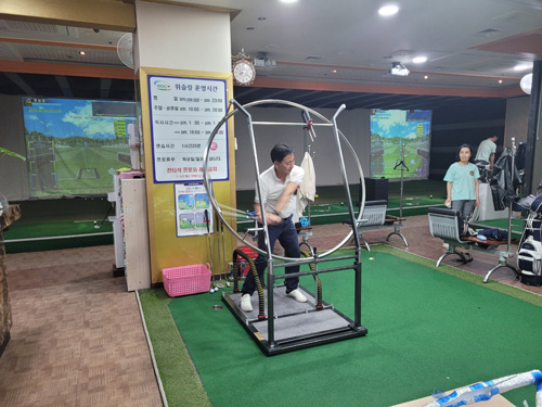 Proswing_Inc's tweet image. 안산 #위슬링골프클럽 #골프스윙레슨 #프로스윙머신 사용 #스윙궤도교정 #스윙자세교정 #스윙리듬

제품문의:1899-6637

#프로스윙교정기 #골프레슨기구 #골프스윙연습머신 #골프궤도교정 #골프자세교정기구 #드라이버스윙교정 #아이언스윙교정 #드라이버자세연습 #아이언자세연습 #골프바디스윙