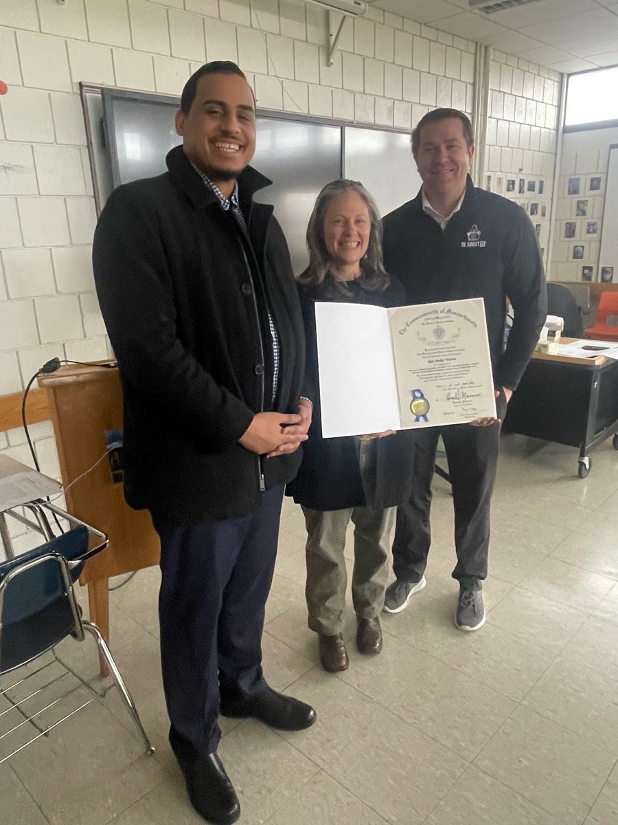 Last week I was pleased to make a special stop at @_SalemHigh_ to surprise Salem’s very own Mrs. Kim Parker Warren, with a citation to recognize her being a recipient of @massinsightedu Partners in Excellence Awards. Thank you @PrincipalGBurns for your help in making this…