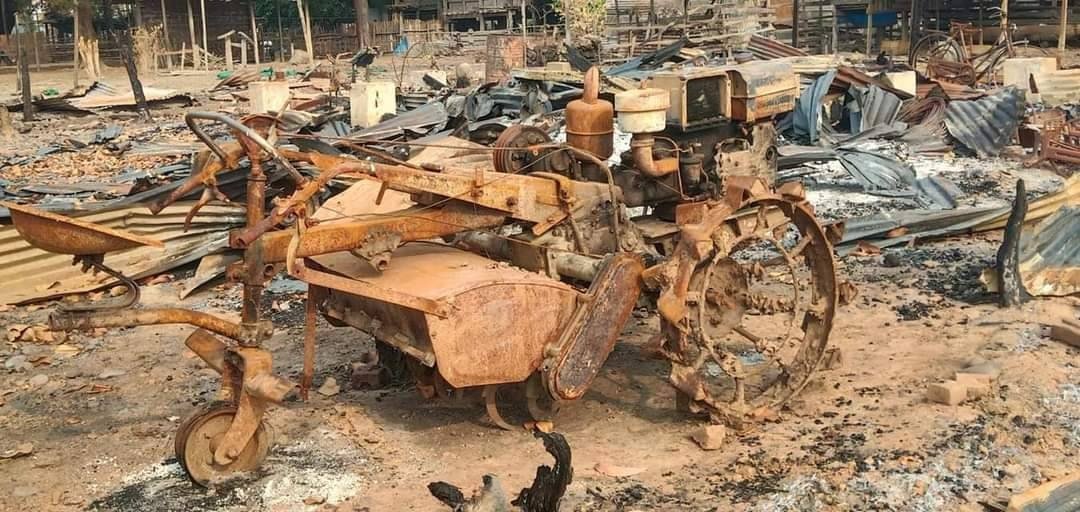 ပျဥ်းခုံးကြီး ကျေးရွာကို   စစ်ကောင်စီတပ်  ၂ ရက် ဆက် မီးရှို့
#Mizzima
#ကလေးမြို့
#စစ်ကောင်စီစစ်ကြောင်း
website link >>> bur.mizzima.com/2024/04/13/201…