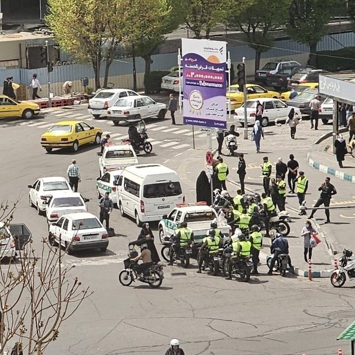 +دلار شده ۶۶ هزار‌ تومن، سکه ۴۵ میلیون و ۶۰۰، برنامه بعدی واسه شکنجه‌ی مردم چیه حاجی؟
- گشت ارشاد رو برگردونید، این مردم یه ثانیه هم نباید نفس بکشن، آخه ما آخوندیم، حرومزاده و کفتاریم.