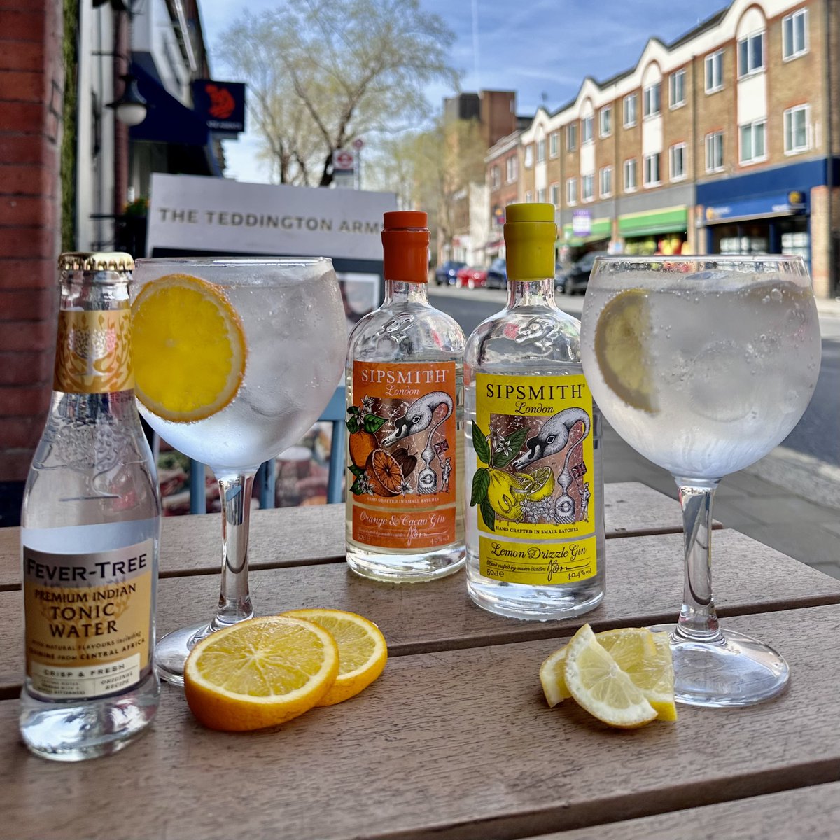 It’s finally starting to look like spring! The sun is out and so are the flavoured gins!! 

#springishere #sunsoutginsout #lemondrizzle #orangecocao #fevertreemixer #teddington #highstreet #london