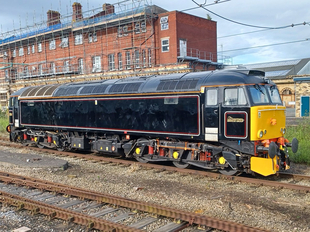 57311 at Crewe today. I think it looks amazing. Such a smart livery.