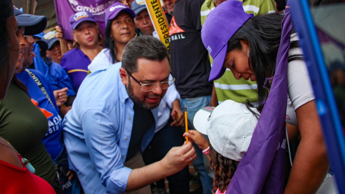 aecarri's tweet photo. ✅ #13Abril Desde Ocumare del Tuy juramentamos este gran comando popular. 

🚨 ¡El único golpe que viene es el de votos este 28J!

✌🏼 Vamos a cambiar Venezuela y salir de una buena vez de esta pesadilla y ❌ sin puñaladas traperas. 

✅ ¡Vamos con la cara limpia!

📌 El mensaje del cambio con la educación lo llevaremos a cada rincón de nuestra nación sin descanso hasta alcanzar el cambio. 🌻✏️