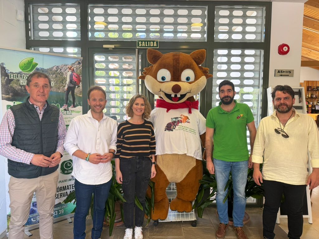 pp_jaen's tweet photo. El presidente @ErikDom83 visita con la vicesecretaria del @ppandaluz, @AnaMestrePP, el parque cinegético ‘Collado del Almendral’ en #Hornos.

✅ Un gran atractivo en materia turística, económica, social y medioambiental para nuestra provincia.

📲https://t.co/1WGBGaWObf https://t.co/hNNYof6jmt