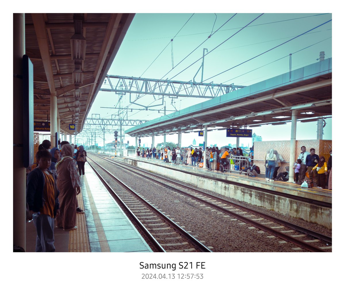 IorekByr's tweet photo. "Manggarai Station, hati-hati pintu dibuka" https://t.co/ZQwyKMXevR