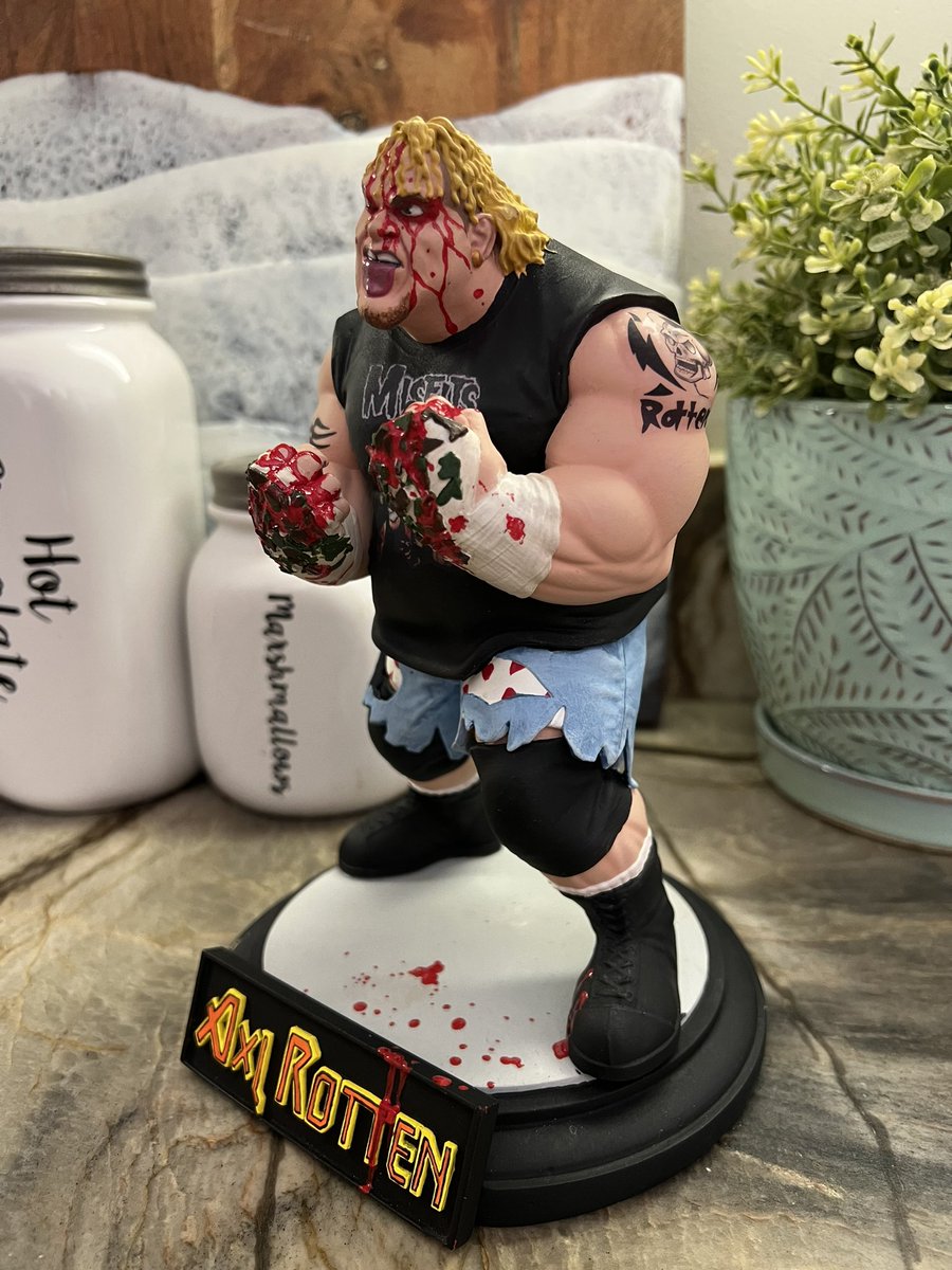 A Finished #sculpture of #axlrotten with his Taipei deathmatch glasses up hands! #ecw #wrestling #wrestlingcommunity #wwe #extreme #chairswingingfreak #wrestlingtwitter