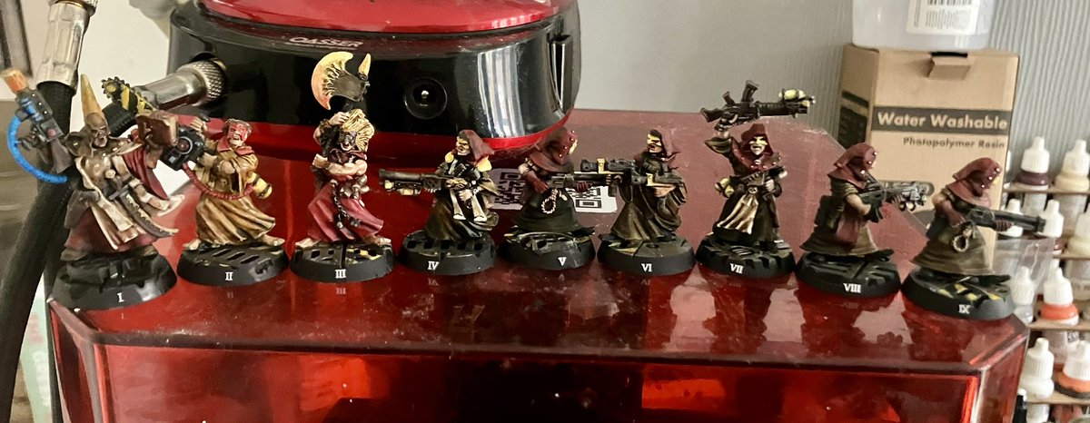 I’m going to Warhammer world next Saturday to play #necromunda with @TheDragonDM @_Papaglitch_ @MultiplexRant and @JordanSorcery 

Original plans went out of the window and I ended up acquiring an #oldhammer metal #redemptionist gang

Finished painting them today
I present the C9