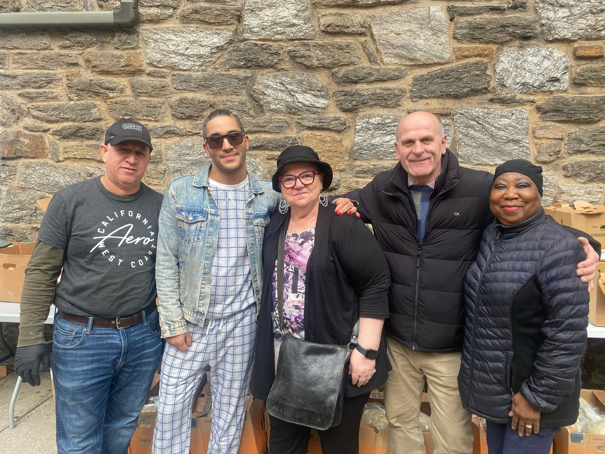 We started our morning by hosting a food pantry at the Brady Court Community Center! It’s always wonderful to see our community members get healthy and nutritious food for their families!