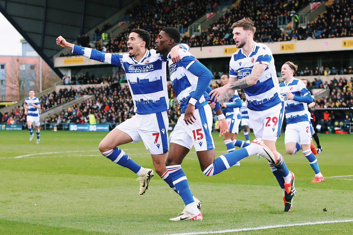 TalkReading's tweet photo. WE ARE STAYING UP 💙

A massive achievement from all involved. 

Onwards and upwards from here 🔵⚪️ #readingfc https://t.co/9ulndO5HiX