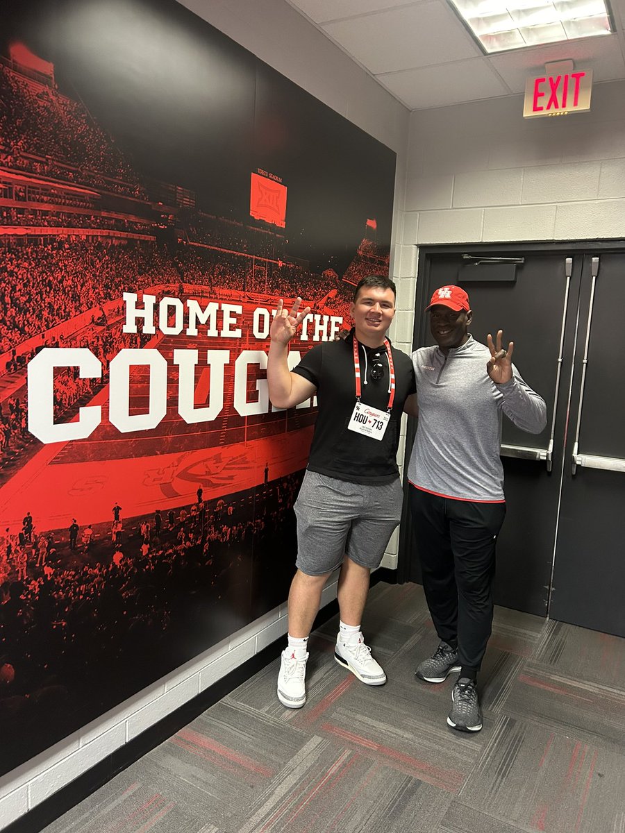 Had a great visit with @UHCougarFB can’t wait to be back for the OV in June! @Bell_Brian @OscarGiles95 @CoachWEFritz @wesley_fritz @CoachShawnBell @JayGirdner @ShielWood  #GoCoogs