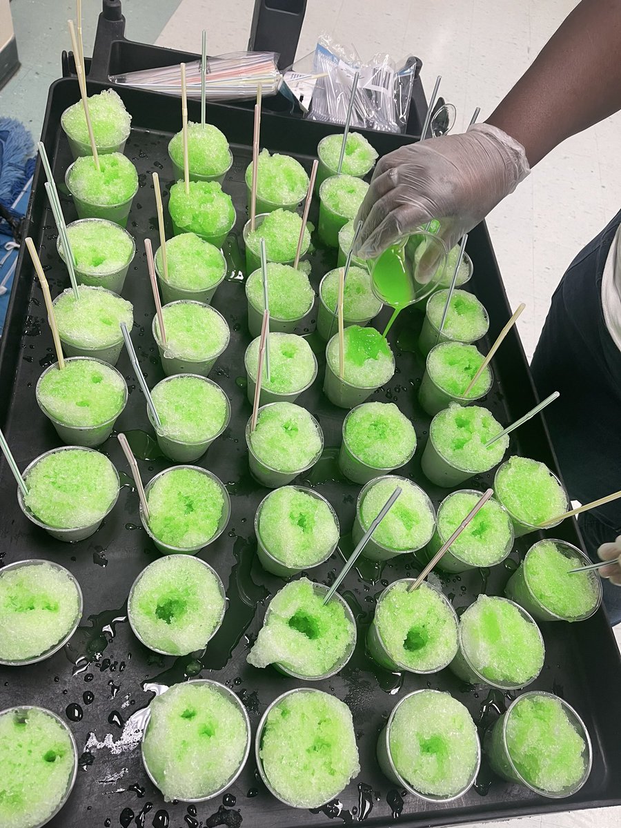 HES_SSCC's tweet photo. Did someone say GREEN snow cones?! We had our March GREEN Party at Highland Elementary! We celebrated our student’s success and growth with non-fearful learning! Way to go Panthers! We are so proud of you! 💚🎉🥳 🏈 @ACALETICSMath #ACALETICSGREENPARTY https://t.co/EIiWllMm71
