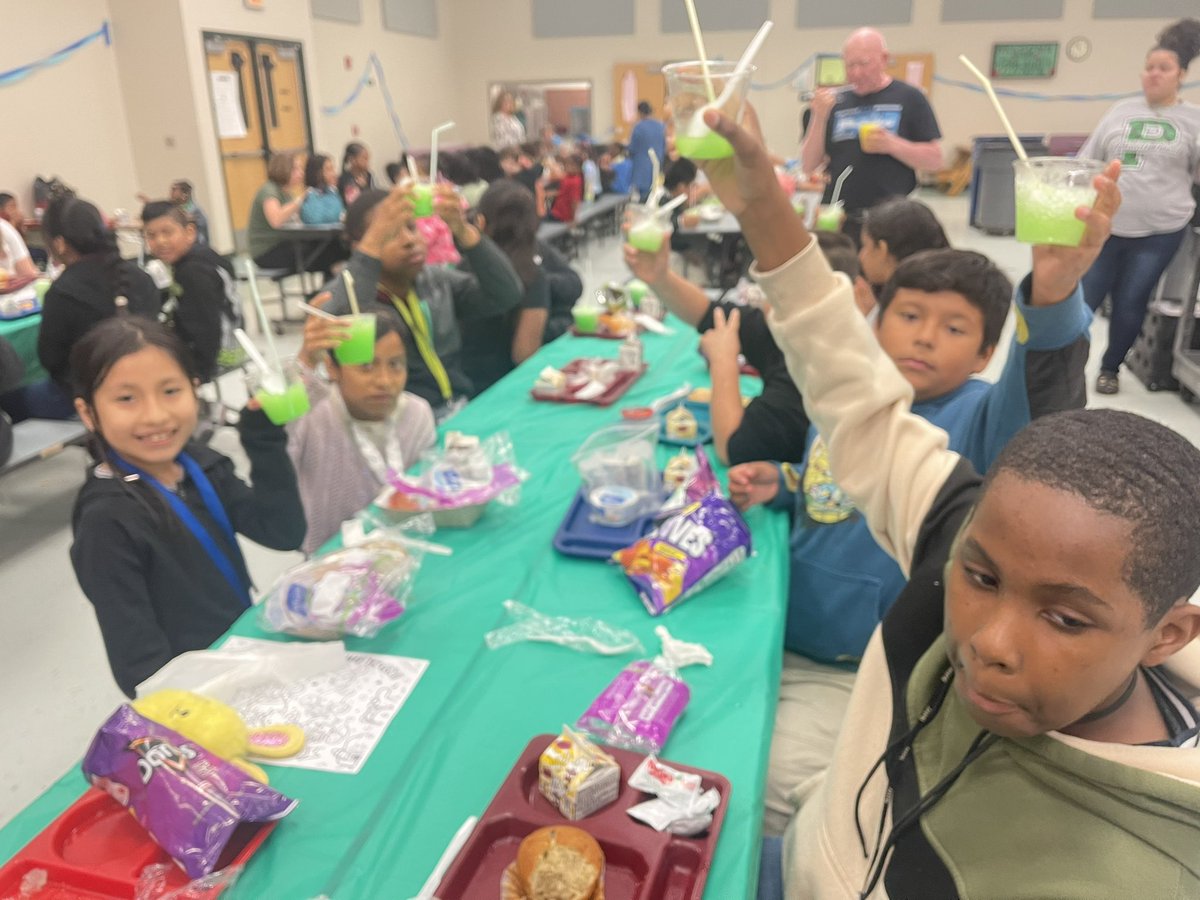 HES_SSCC's tweet photo. Did someone say GREEN snow cones?! We had our March GREEN Party at Highland Elementary! We celebrated our student’s success and growth with non-fearful learning! Way to go Panthers! We are so proud of you! 💚🎉🥳 🏈 @ACALETICSMath #ACALETICSGREENPARTY https://t.co/EIiWllMm71