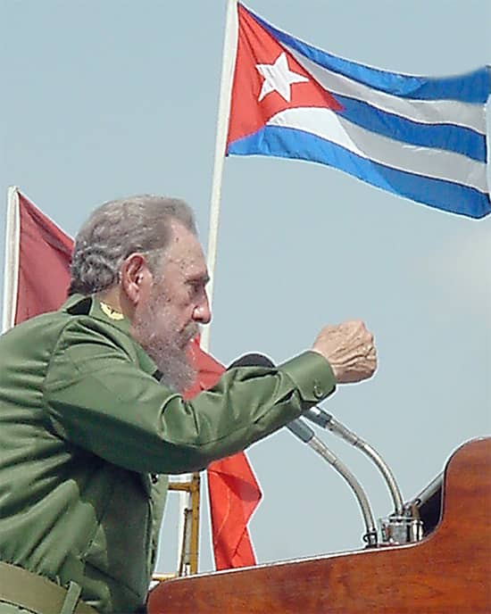 Fidel “La globalización fue encerrada en la camisa de fuerza del neoliberalismo, y como tal tiende a globalizar no el desarrollo, sino la pobreza; no el respeto a la soberanía nacional de nuestros Estados, sino su violación”. #LaHabanaDeTodos #LaHabanaViveEnMí