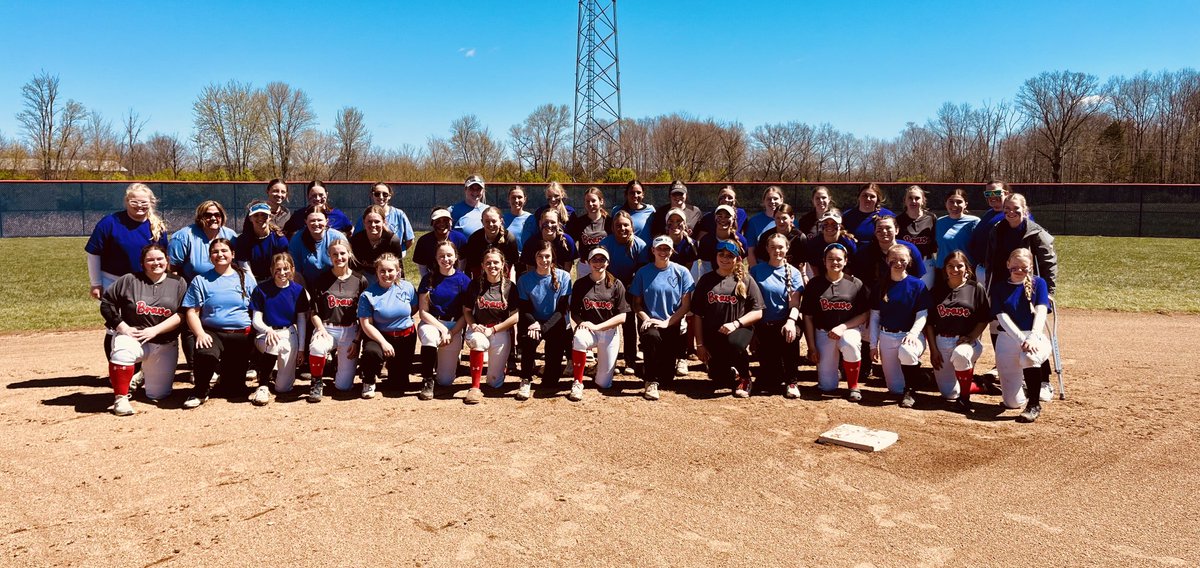 BraveFastpitch's tweet photo. Proud to host Bethel &amp; Tri County Softball teams &amp; recognize the importance of Softball Player Mental Health #together in honor of a fellow Softballer from eastern Ohio ❤️💙🫶🥎 ⁦@THS_BRAVE⁩ ⁦@THSBoosters⁩ https://t.co/akETP8pBzw