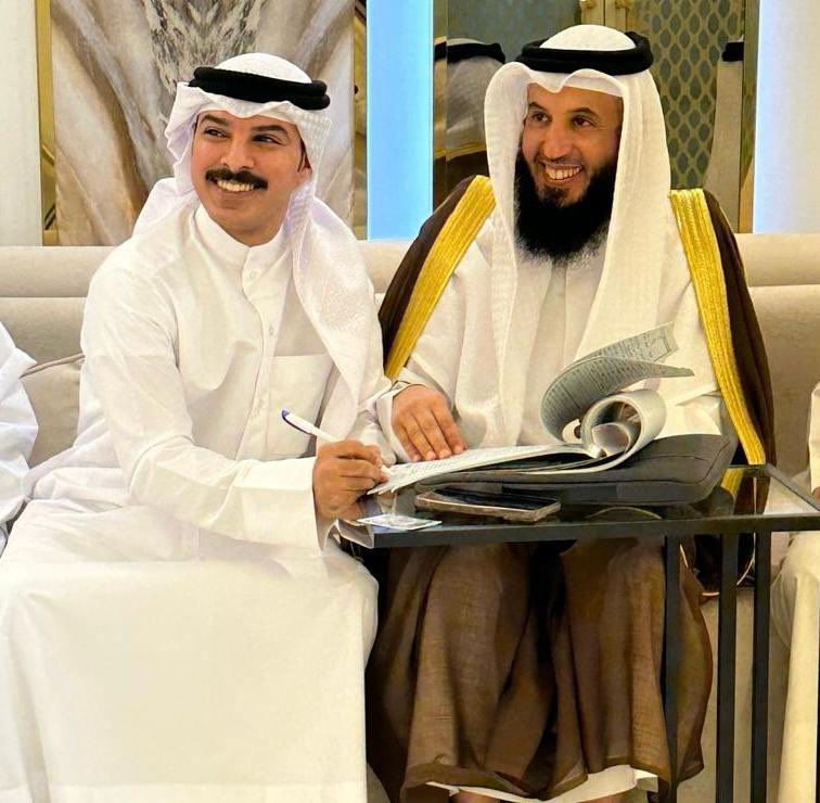 -  الحمدالله الذي بنعمته تتم الصالِحات   -
                 تم بحمد الله و فضله 
                    " عقد قراني "
سائلًا المولى عز و جل التوفيق لي و لكم
اخوكم : طلال مطلق جديع الحناك الديحاني