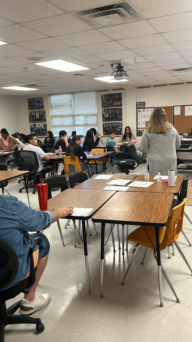 MrKhanYe_'s tweet photo. Thrilled to see such a fantastic turnout of 360+ dedicated AP students gearing up for their social studies tests! ๐๐ Your hard work and commitment are truly inspiring. Keep pushing towards excellence! #APprep #SocialStudies #StudentSuccess @IrvingISD @iInstructIrving https://t.co/QU8uIlcymC