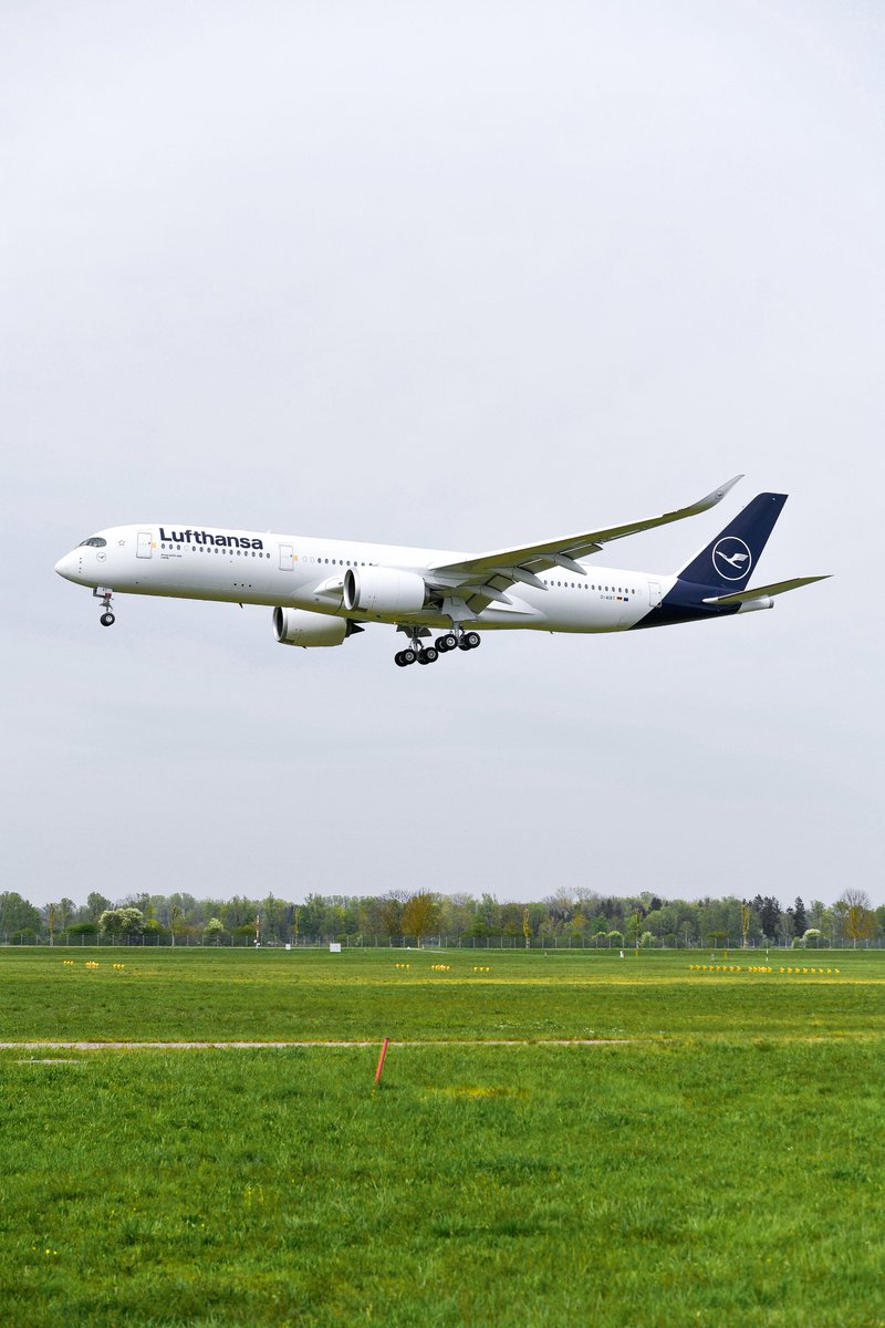 Most of you guessed right - our first Allegris aircraft has landed at @MUC_Airport! 🛬 We can't wait to share more insights with you on the product - stay tuned! 💺 #LufthansaAllegris #A350