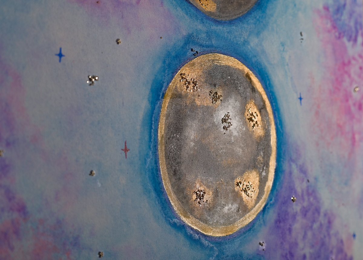 just a moment between moments.
#art #moon