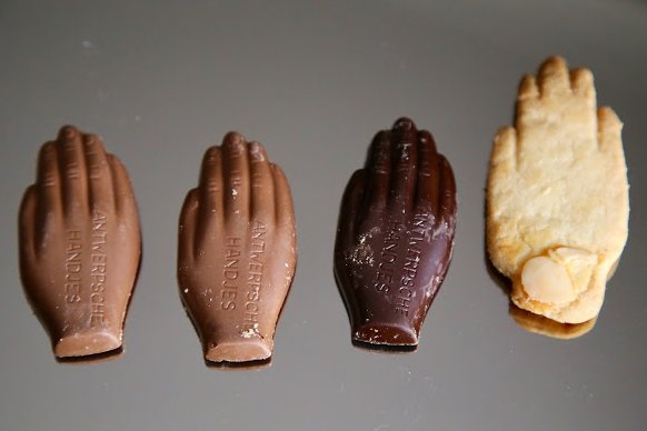 ✋Did you know that the hand is Antwerp's symbol❓ If you still lack of enthusiasm for the upcoming #ESSPD #Congress 2024, remember that you can visit some of the best chocolate shops in Europe and try their #Chocolate #Hands 🍫 🗓️23rd-25th September 2024