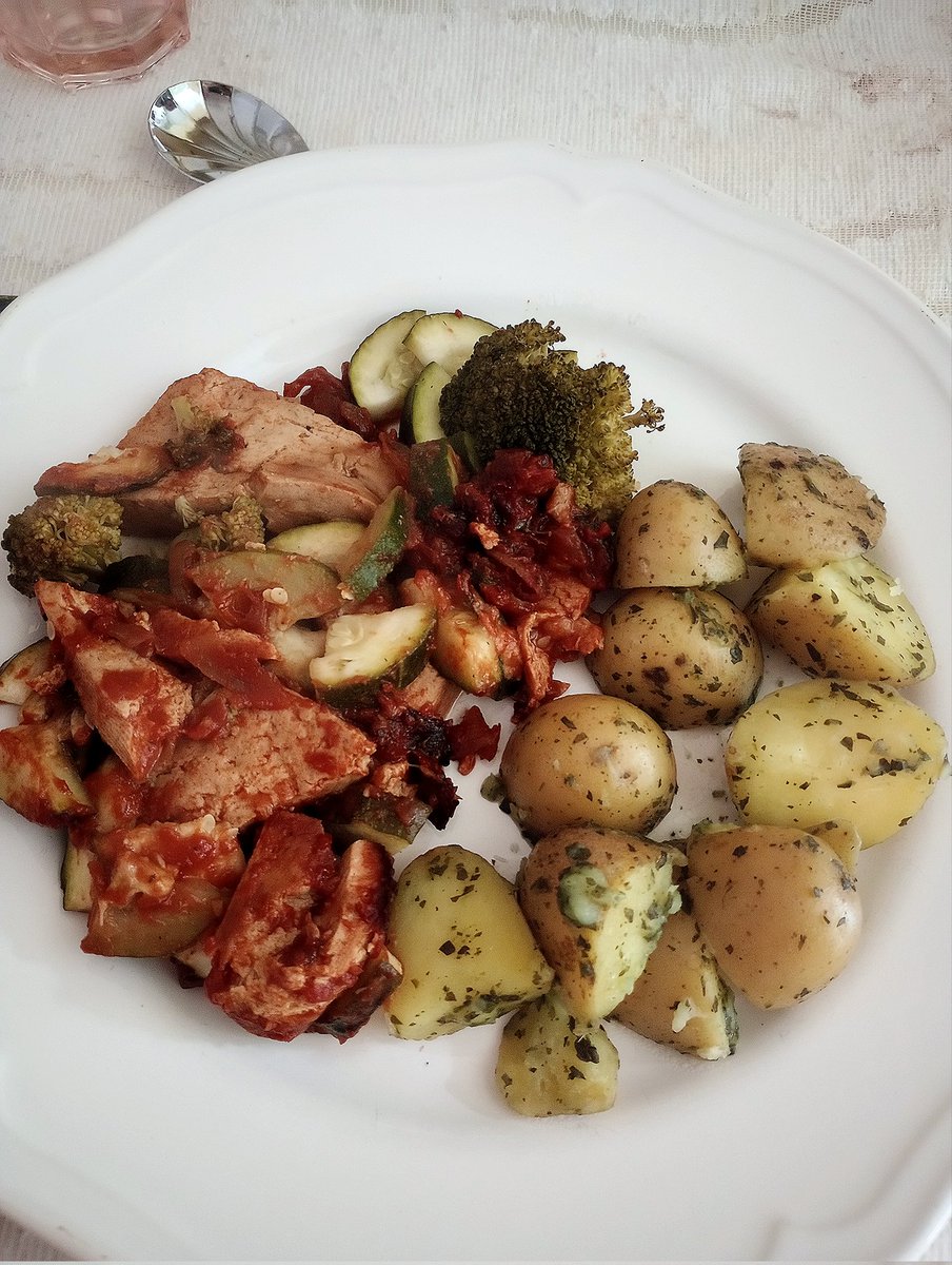 hoisin & tomato marinated tofu, slow cooked with courgette, broccoli, onion + seasonings & served with minty new potatoes ☺️ wholefood vegan meals might not be the most aesthetic out there, but they certainly taste great & there's no animal products in sight! #veganism #veganfood