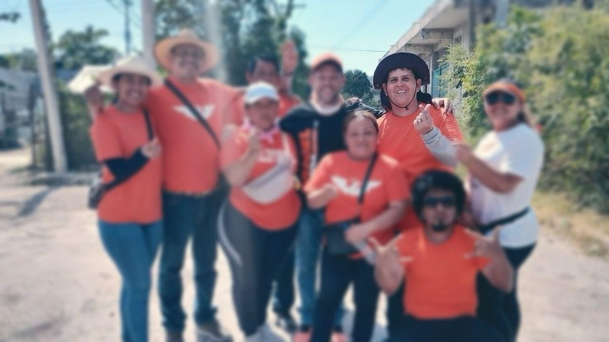 alitomorenoc's tweet photo. El mitómano de @AlvarezMaynez dice que utilicé a un joven rapero campechano para reclamar los derechos de su canción y que por eso se la tumbó Spotify. 🤥

¡El GRAN DETALLE es que el joven a quien acusa pertenece a Movimiento Ciudadano en Campeche! 😂

¡Máynez atiéndete, tu obsesión te hace cometer el ridículo día tras día, evita el exceso! 🤡