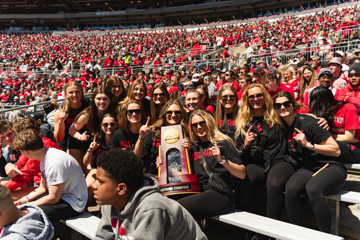🏆 CHAMPIONS IN THE BUILDING 🏒