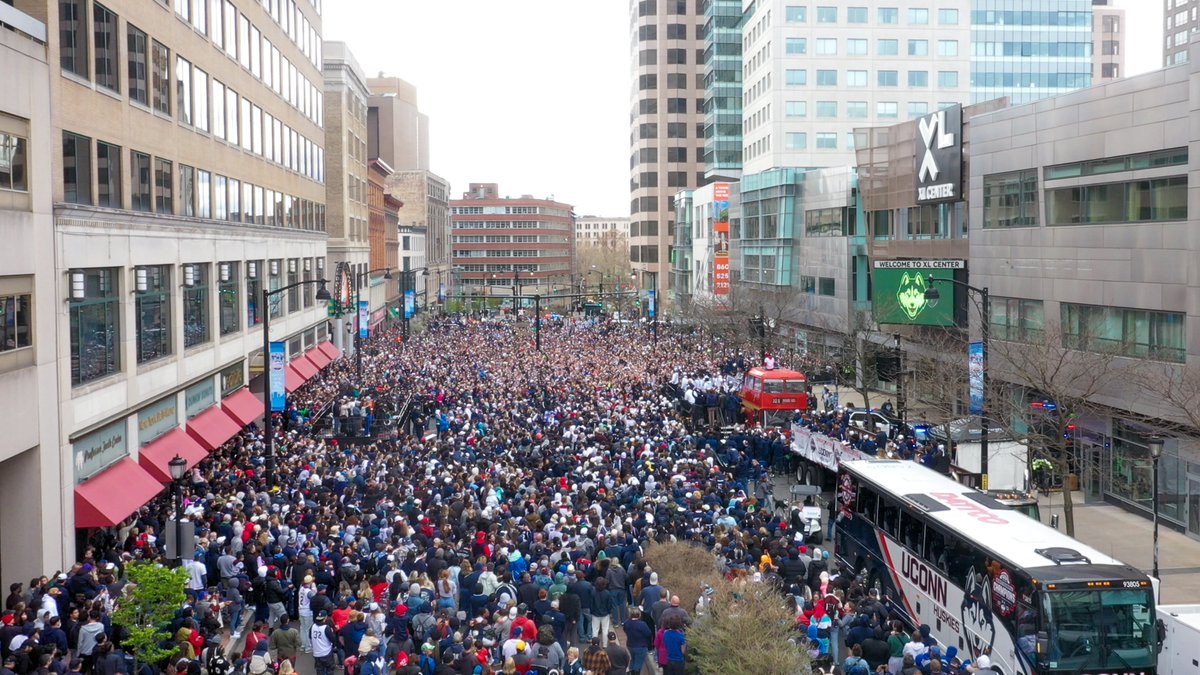UConnHuskies's tweet photo. BEST FANS IN THE COUNTRY! 💙

An estimated crowd of 60,000 filled the streets of Hartford today for the Champs! 🏆 https://t.co/5PrlMfV9ry