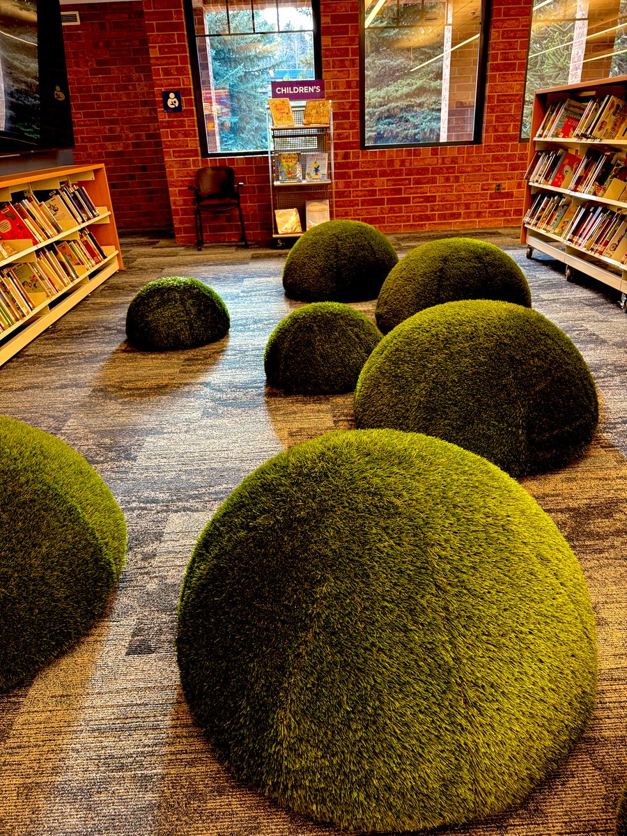 LDahlkemper's tweet photo. Evergreen Library's grand re-opening is today! This beloved gathering place offers new amenities that reflect the cmty’s wishes—a teen space, children's story time area, &amp; more. The library’s ribbon-tying y’day celebrates its role in bringing our #Jeffco community together.❤️ https://t.co/wV8tDGJXLU