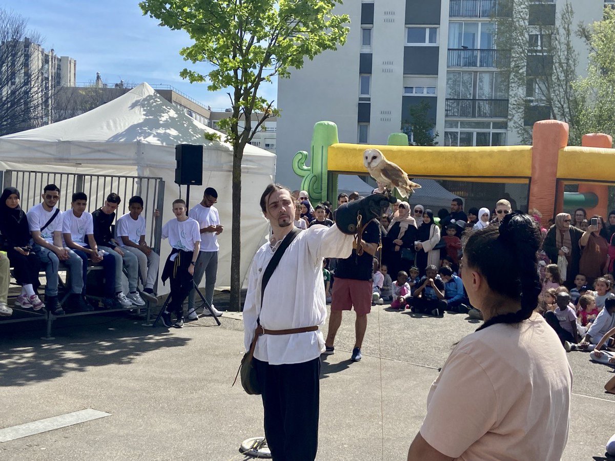 🎉 À l’invitation de son président Kanté Sakho, j’étais cet après-midi à la fête organisée par l’association Bénévoles du monde dans le Val-Nord à #Argenteuil. Très beaux moments de convivialité.