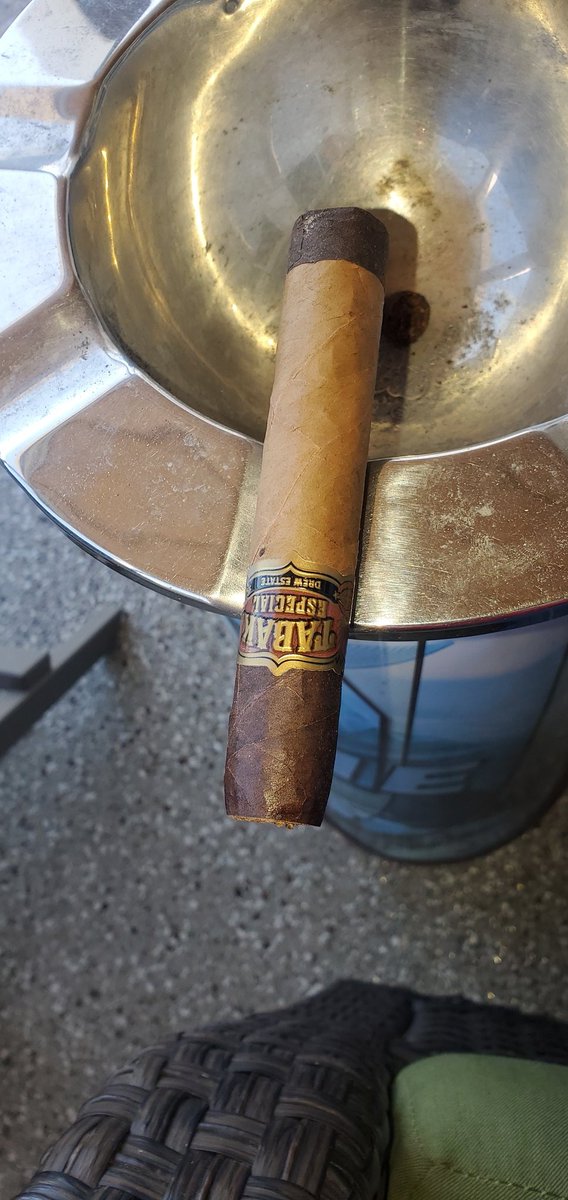 Saturday afternoon treat 😋 Tabak Especial Cafe Conleche 😋 😀 😍 #greycliffeatthequarry @drewestatecigar