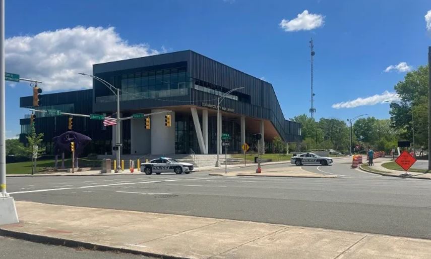 Bomb threat shuts down North Carolina library trib.al/TTBHeqP