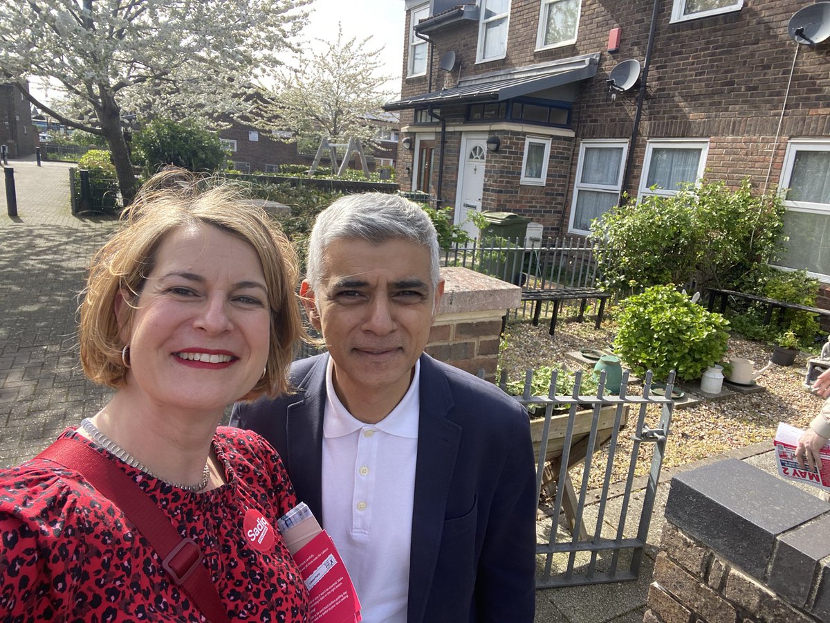 helenhayes_'s tweet photo. Fantastic to have @SadiqKhan in Brixton today with @LabourMarina @ellyannab both my constituency neighbours @FloEshalomi &amp; @BellRibeiroAddy &amp; a big @LambethLabour @DaWNLabour team! A great reception from local residents #VoteLabour https://t.co/cYcNu5tnXd
