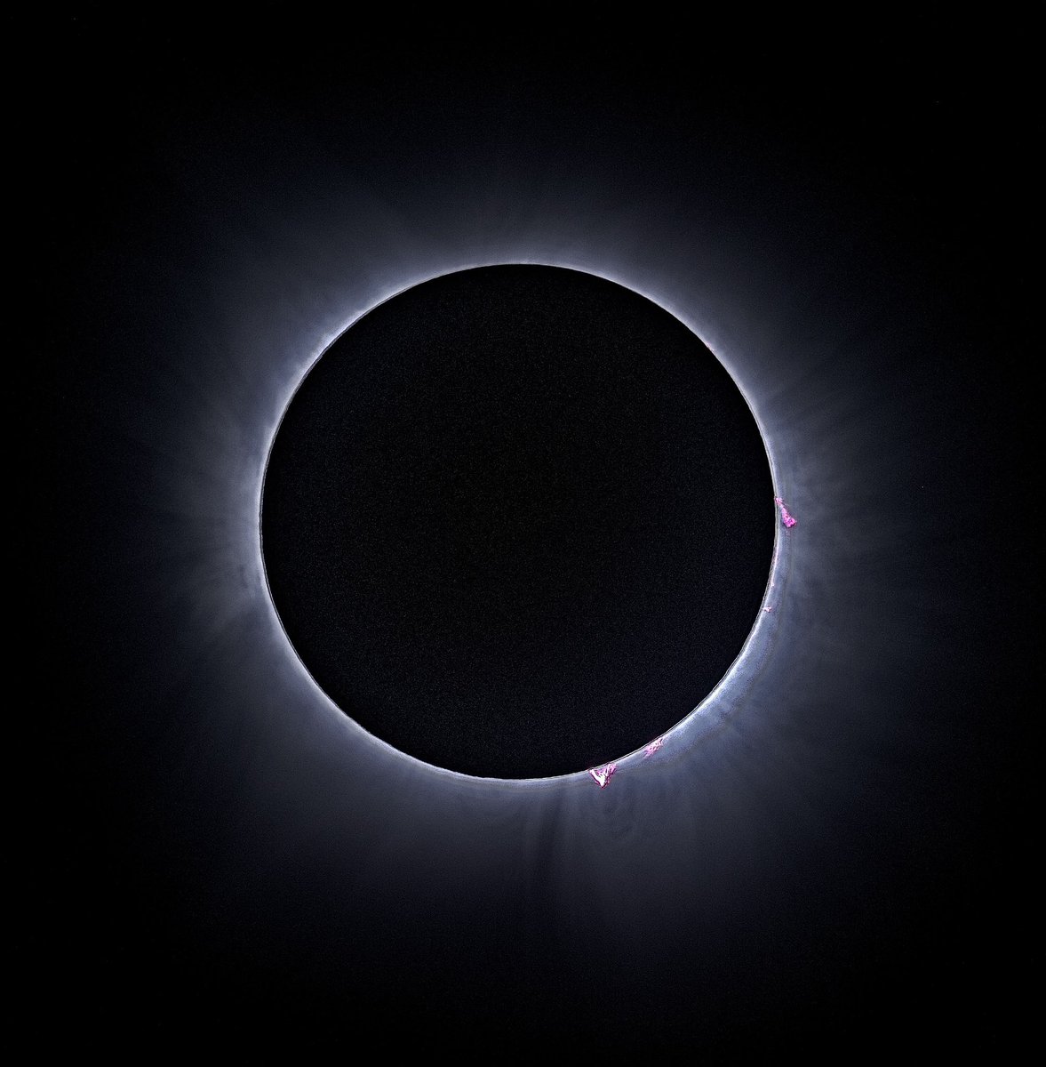 SuiminQ's tweet photo. April 8th Solar Eclipse https://t.co/9VTb1cXc1k