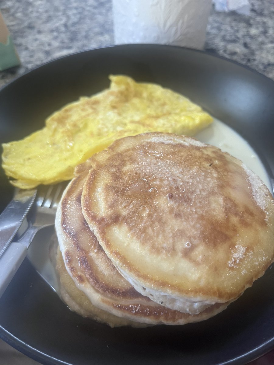 Brunch po tayo  🫶🏻🇺🇸
Sino nakaaalala pancakes with evap & sugar.
Mas bet ko talaga to kesa syrup hahaha

#FilipinoFood