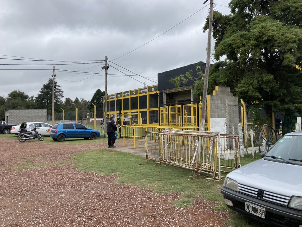 Tarde lluviosa de #PrimeraBEnTyCSports. Por la fecha 12 del Apertura, desde las 15.30 hacemos Flandria vs. Midland, con relatos de <a href="/nicoagrizio/">Nicolás Agrizio</a> y mis comentarios, a través de la pantalla de <a href="/TyCSportsPlay/">TyC Sports Play</a>. Mi last dance, hasta la vuelta ➡️  play.tycsports.com/primera-divisi…