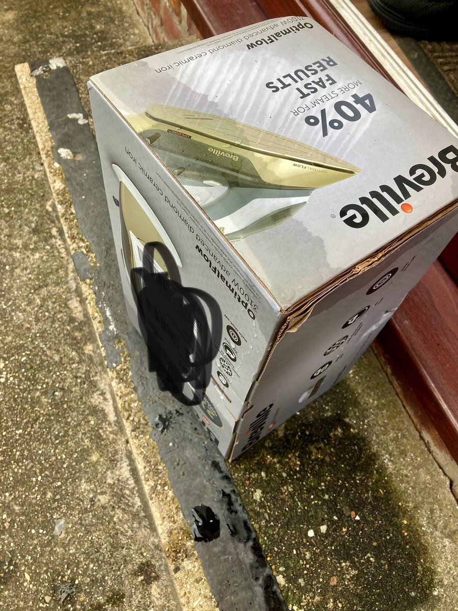 FoxVillagefox's tweet photo. Stunning delivery from @currys Glad it was left in a non-safe wet place! https://t.co/488Xwkr2s9