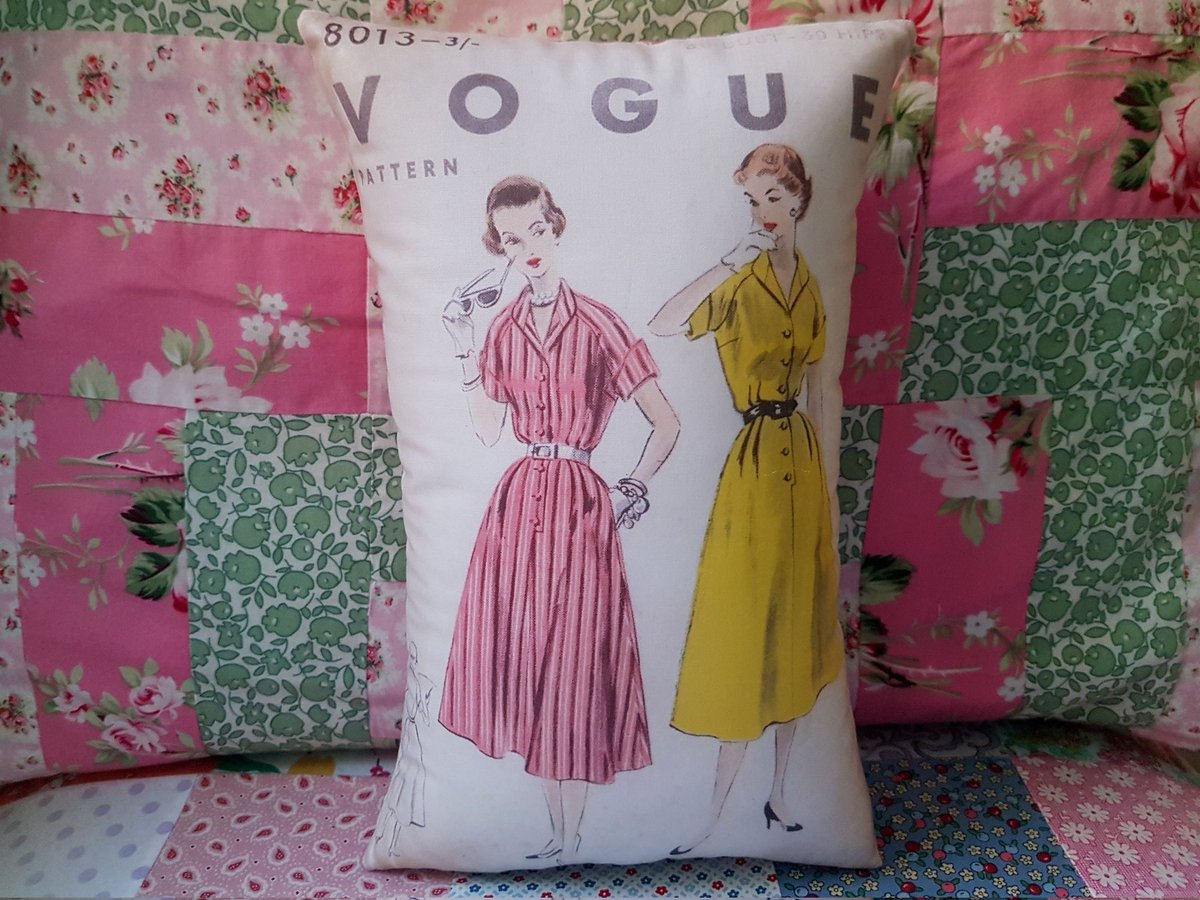 SarahBenning2's tweet image. Newly listed is my vintage Vogue Sewing Pattern cushion. Great for anyone who loves vintage fashion and sewing #sewingbee #vintagesewing 
#craftbizparty #NetworkWithThrive 
sarahbenning.etsy.com/listing/771551…