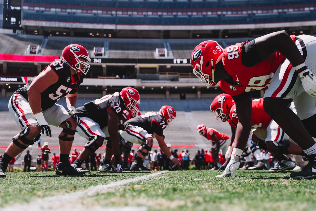 GeorgiaFootball's tweet photo. 🔴 or ⚫️❔

#GoDawgs | #GDay https://t.co/wdVOTXTz2m