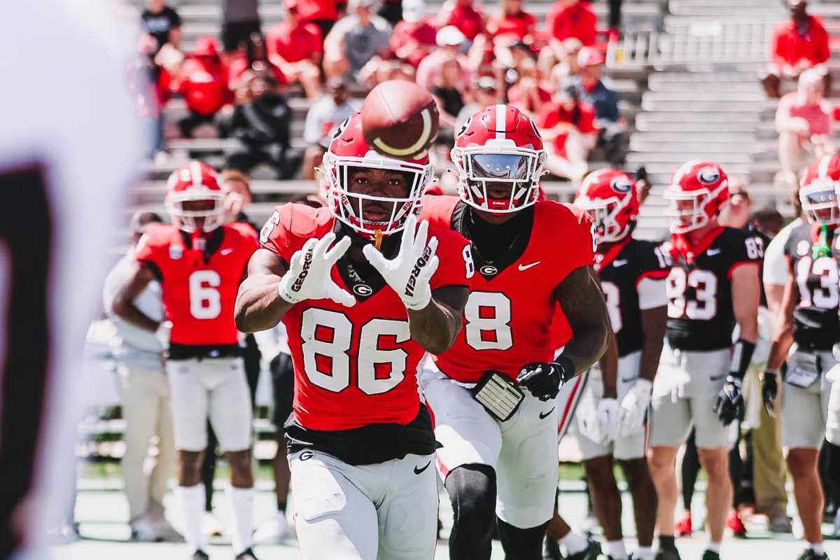 GeorgiaFootball's tweet photo. 🔴 or ⚫️❔

#GoDawgs | #GDay https://t.co/wdVOTXTz2m