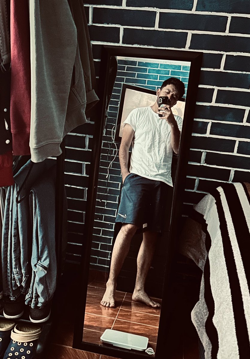 robertbetoXD's tweet photo. ¿Alguien me sobaría los pies? 😵‍💫… cansao … #gay #Feet #menfeet #fetish #gayfeet #mexicangay #man https://t.co/1601fy4QqU