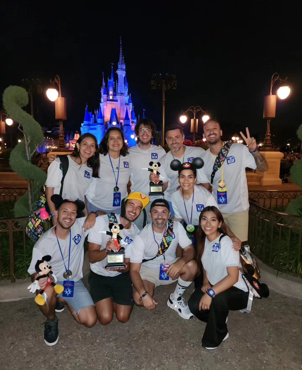 RadioDisneyMX's tweet photo. 💫 ¡Un recorrido de todo lo que vivimos en el Walt Disney World Latin America Influencer Challenge! 📸 💙

Los mejores lugares de Walt Disney World Resort con la mejor compañía se juntan para regalarnos experiencias inolvidables. 🎉🎆

#WaltDisneyWorld #DisneyWorldChallenge https://t.co/ueIVgXDzw1