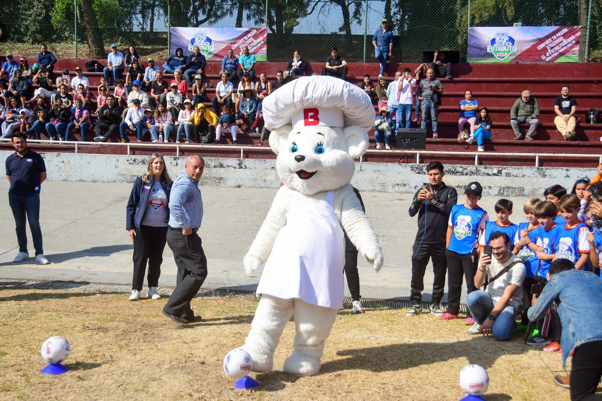 Nuestra presidenta @maryjosealcala dio el 'Kick off' del Torneo Futbolito Bimbo 2024 en el #CDOM, que en esta edición cumple 60 años y tiene como embajadora a la futbolista @angelinahix del Xolos de Tijuana Femenil, y reúne a poco más de 62 mil niños y niñas de todo el país. Este…